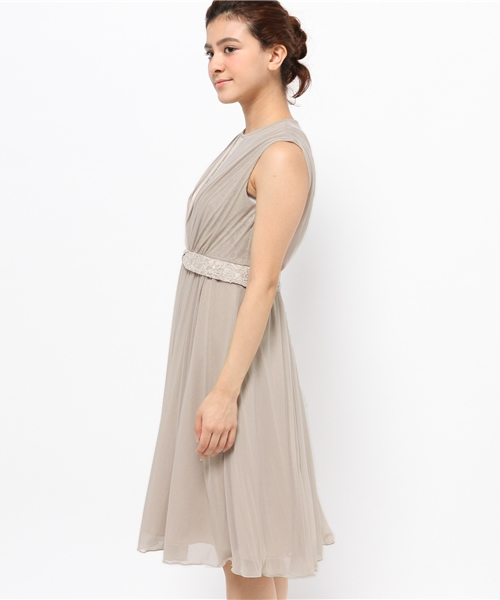 URBAN RESEARCH(アーバンリサーチ)の「UR COUTURE MAISON フロントレースワンピース(ドレス・レディース・ベージュ/グリーン系その他/ブルー・38)」の5枚目の写真