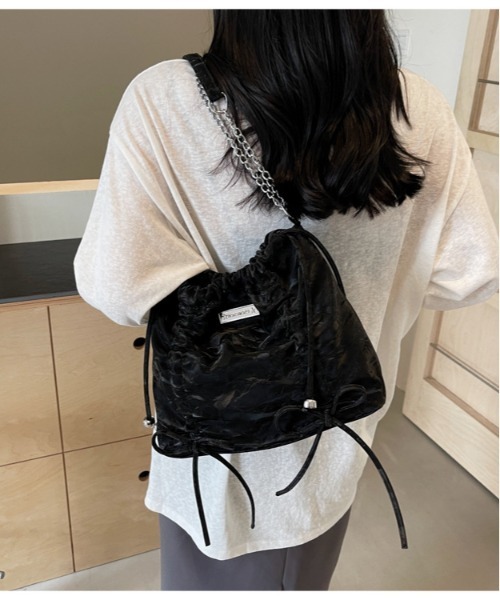 FREE STYLISTS(フリー スタイリスト)の「Y2K 紐リボン2way 巾着 バケットバッグ ショルダーバッグ(ショルダーバッグ・レディース・ブルー/オフホワイト/グレー/ブラック・FREE)」の3枚目の写真