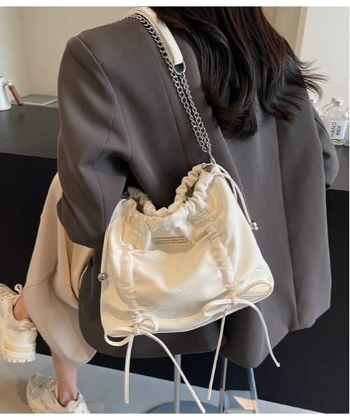 FREE STYLISTS(フリー スタイリスト)の「Y2K 紐リボン2way 巾着 バケットバッグ ショルダーバッグ(ショルダーバッグ・レディース・ブルー/オフホワイト/グレー/ブラック・FREE)」の11枚目の写真