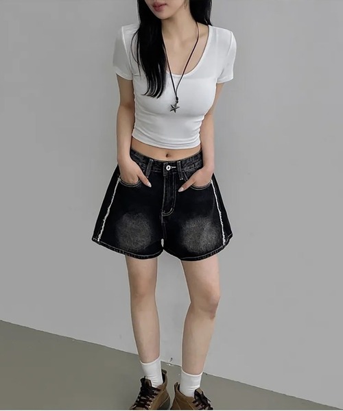 LYEON(リヨン)の「サイドフリンジオーバーダイデニムショートパンツ(デニムパンツ・レディース・ブルー/ブラック・S/M)」の6枚目の写真