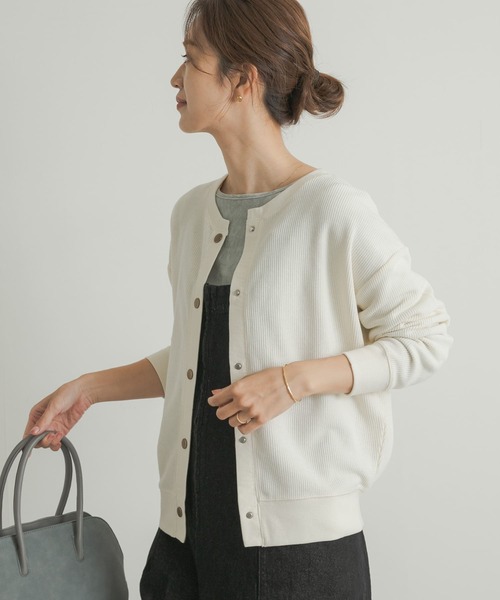 URBAN RESEARCH DOORS(アーバンリサーチドアーズ)の「タックフライスカーディガン(カーディガン/ボレロ・レディース・ネイビー/ナチュラル/グレー系その他・MEDIUM)」の2枚目の写真