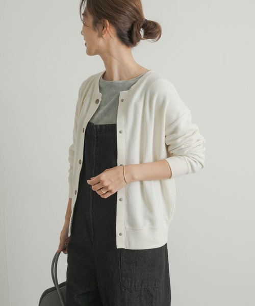 URBAN RESEARCH DOORS(アーバンリサーチドアーズ)の「タックフライスカーディガン(カーディガン/ボレロ・レディース・ネイビー/ナチュラル/グレー系その他・MEDIUM)」の8枚目の写真