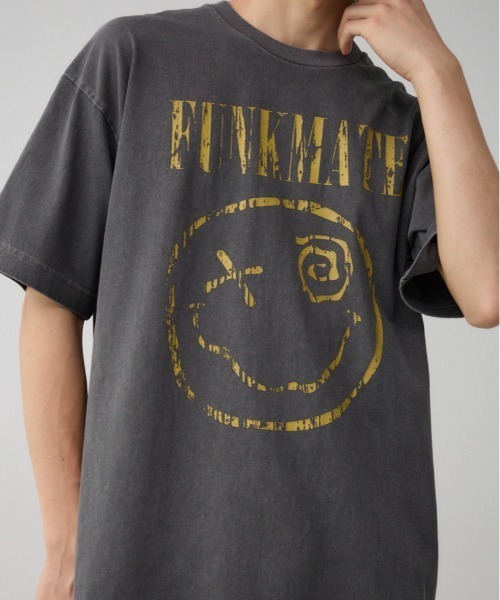 AZUL by moussy（アズールバイマウジー）の「FUNKロックTシャツ（Tシャツ/カットソー・メンズ・ブラック系その他2/ネイビー/ホワイト/ライトブラック/ライトグレー・FREE）」の2枚目の写真