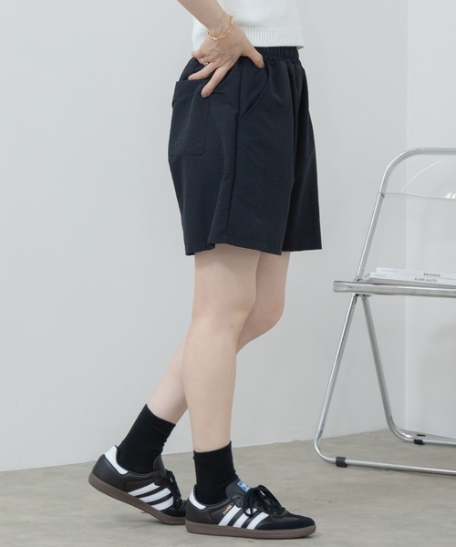 HEILIS(ヘイリス)の「ナイロンショートパンツ / ブラック グレー チャコール ノームコア カジュアル シンプル 無地 ハーフ パンツ 夏服 春服 秋服 フェス アウトドア キャンプ ランニング 撥水 軽量 韓国 ウエストゴム フリーサイズ ショートパンツ 膝上 ボトムス ナイロン スポーツ(その他パンツ・レディース・ブラック/チャコールグレー・FREE)」の20枚目の写真