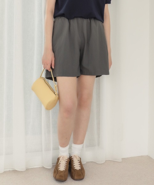 HEILIS(ヘイリス)の「ナイロンショートパンツ / ブラック グレー チャコール ノームコア カジュアル シンプル 無地 ハーフ パンツ 夏服 春服 秋服 フェス アウトドア キャンプ ランニング 撥水 軽量 韓国 ウエストゴム フリーサイズ ショートパンツ 膝上 ボトムス ナイロン スポーツ(その他パンツ・レディース・ブラック/チャコールグレー・FREE)」の3枚目の写真