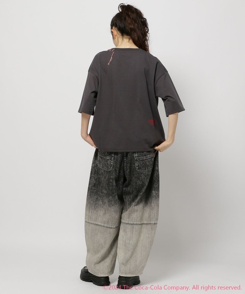 niko and...(ニコアンド)の「【Coca-Cola (コカ・コーラ)】コレクション ステッチプリントTシャツ(Tシャツ/カットソー・レディース・チャコール/ホワイト/レッド/ブルー・FREE)」の9枚目の写真