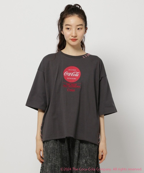 niko and...(ニコアンド)の「【Coca-Cola (コカ・コーラ)】コレクション ステッチプリントTシャツ(Tシャツ/カットソー・レディース・チャコール/ホワイト/レッド/ブルー・FREE)」の16枚目の写真