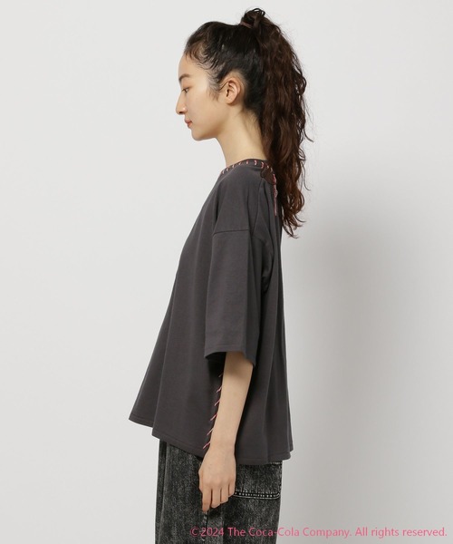 niko and...(ニコアンド)の「【Coca-Cola (コカ・コーラ)】コレクション ステッチプリントTシャツ(Tシャツ/カットソー・レディース・チャコール/ホワイト/レッド/ブルー・FREE)」の17枚目の写真