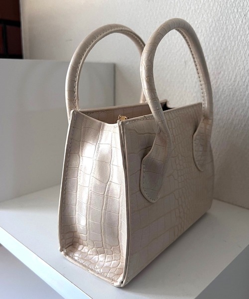 merrylatte（メリーラテ）の「クロコダイルスクエアショルダーバッグ（ショルダーバッグ・レディース・ブラック/ベージュ・FREE）」の7枚目の写真