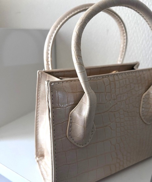 merrylatte（メリーラテ）の「クロコダイルスクエアショルダーバッグ（ショルダーバッグ・レディース・ブラック/ベージュ・FREE）」の8枚目の写真