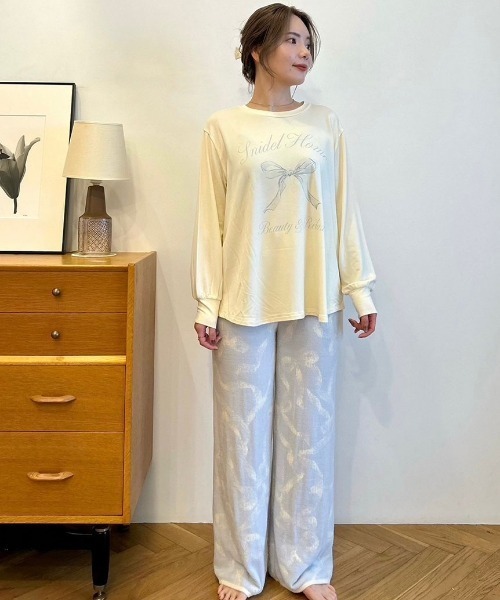 SNIDEL HOME(スナイデルホーム)の「リボンモチーフロンT(ルームウェア/パジャマ・レディース・ネイビー/モカ/アイボリー・FREE)」の11枚目の写真