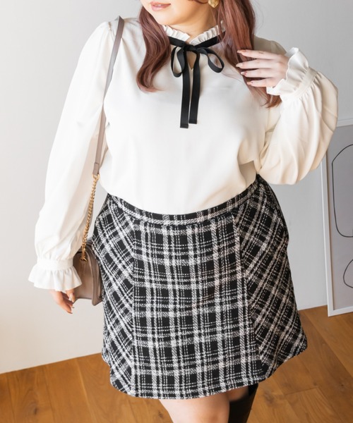 CLETTE(クレット)の「リボンタイフリルブラウス(シャツ/ブラウス・レディース・モカ/アイボリー/ブラック・LL/3L/4L)」の2枚目の写真