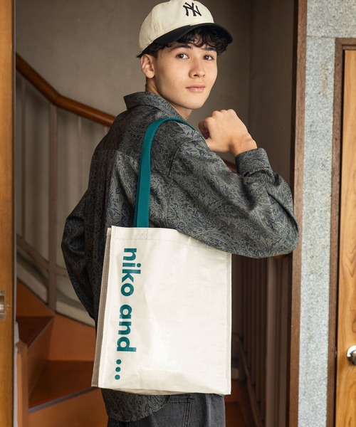 niko and...（ニコアンド）の「オリジナルニコロゴワリフトートバッグ（トートバッグ・レディース・ブラック/イエロー/ホワイト・0）」の2枚目の写真