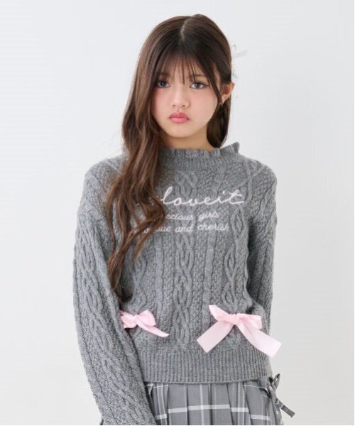 by LOVEiT（バイラビット）の「ケーブルロゴニット（ニット/セーター・キッズ・グレー/オフホワイト/ピンク・120cm/130cm/140cm/150cm/160cm）」の2枚目の写真