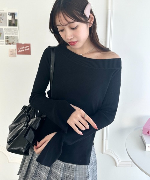 Loueme（ルエム）の「オフショルダーリブトップス（Tシャツ/カットソー・レディース・ブラック/レッド/グレー・FREE）」の11枚目の写真