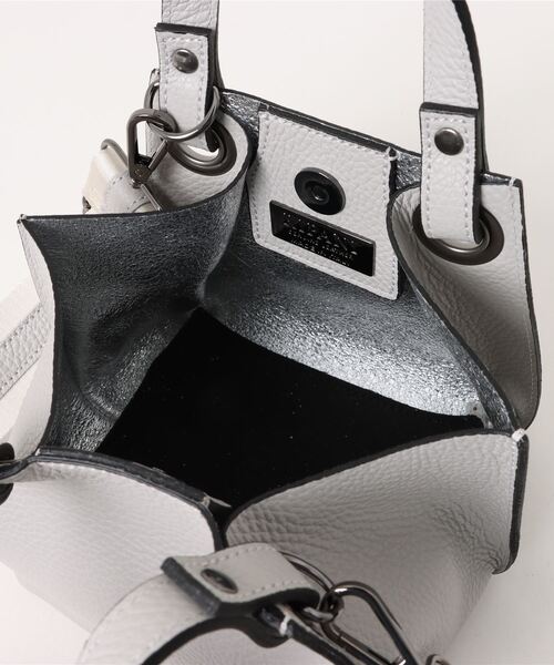 RIPANI（リパーニ）の「【RIPANI】シュリンクレザーミニハンドバッグ(Q56500)（ハンドバッグ・レディース・レッド/ライトグレー・ALL）」の5枚目の写真