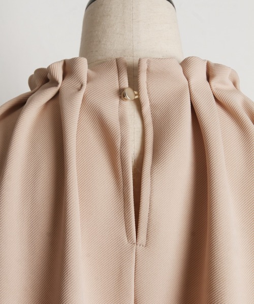 tocco closet(トッコ クローゼット)の「【ZOZO限定】ネックパールカルゼカットジョーゼット2WAYスリーブブラウス(シャツ/ブラウス・レディース・グレー/ブラック/ベージュ・M)」の8枚目の写真