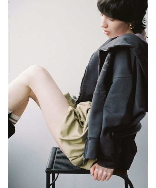 SNIDEL（スナイデル）の「【WEB限定カラーあり】ボリュームパーカー（パーカー・レディース・グレー/ダークグレー/ピンク/ホワイト・FREE）」の8枚目の写真