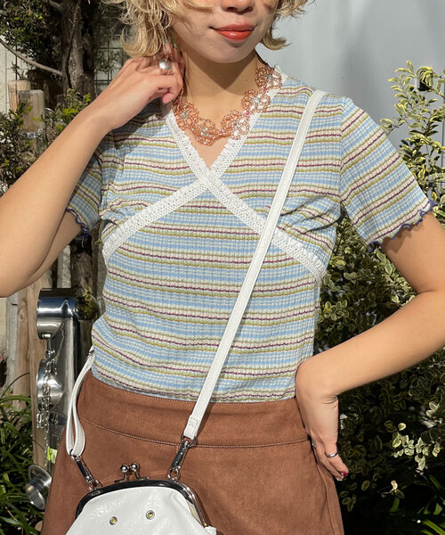 HELLO.SANFRANCISCO(ハローサンフランシスコ)の「【HELLO.SANFRANCISCO/ハローサンフランシスコ】マルチボーダーレースフリルトップス(Tシャツ/カットソー・レディース・ブルー/レッド・ONE SIZE)」の1枚目の写真