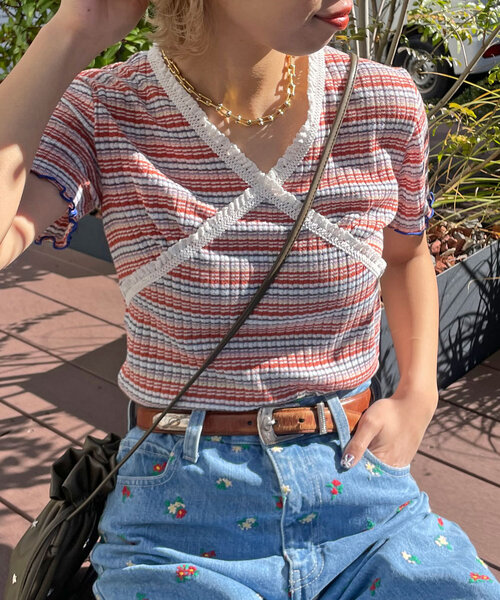 HELLO.SANFRANCISCO(ハローサンフランシスコ)の「【HELLO.SANFRANCISCO/ハローサンフランシスコ】マルチボーダーレースフリルトップス(Tシャツ/カットソー・レディース・ブルー/レッド・ONE SIZE)」の3枚目の写真