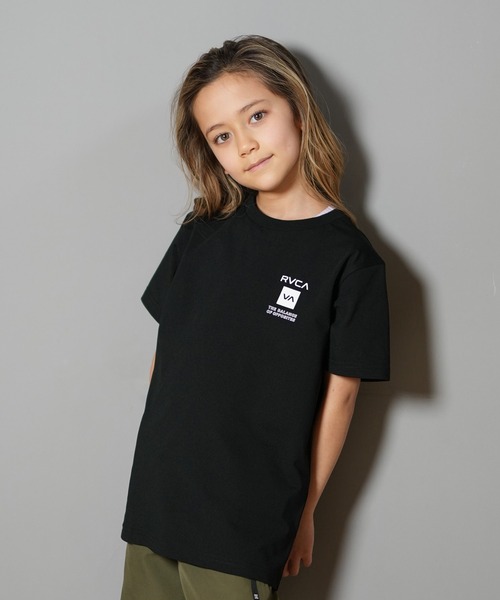 RVCA(ルーカ)の「RVCA/ルーカ KIDS POSTING RVCA ST キッズ Tシャツ BF045-P85(Tシャツ/カットソー・キッズ・ブラック/ホワイト・130cm/150cm/160cm/140cm)」の1枚目の写真