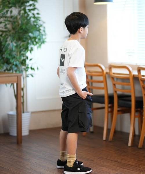 RVCA(ルーカ)の「RVCA/ルーカ KIDS POSTING RVCA ST キッズ Tシャツ BF045-P85(Tシャツ/カットソー・キッズ・ブラック/ホワイト・130cm/150cm/160cm/140cm)」の5枚目の写真