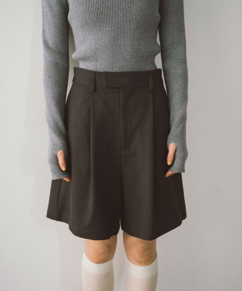 DRWCYS(ドロシーズ)の「タックハーフスラックス(その他パンツ・レディース・グレー/ベージュ・SMALL/MEDIUM)」の1枚目の写真