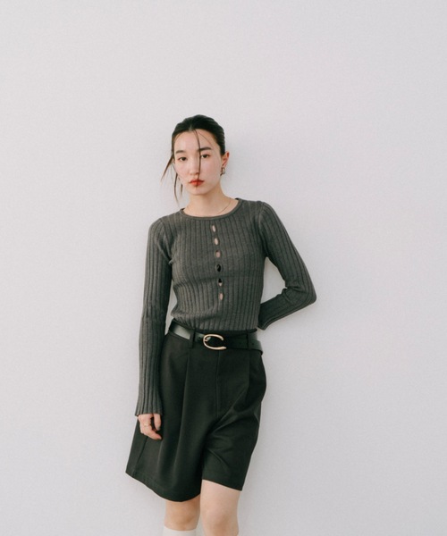 DRWCYS(ドロシーズ)の「タックハーフスラックス(その他パンツ・レディース・グレー/ベージュ・SMALL/MEDIUM)」の13枚目の写真