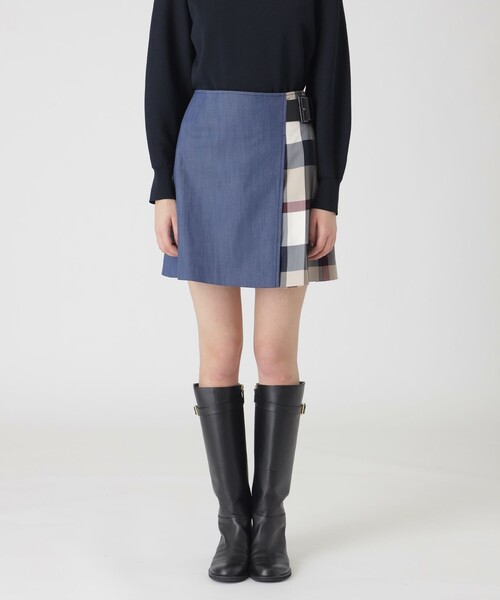 BLUE LABEL CRESTBRIDGE(ブルーレーベルクレストブリッジ)の「スラブシャンブレーデニムミニスカート(スカート・レディース・ダークネイビー/ベージュ/ブルー系その他4・38/36)」の1枚目の写真