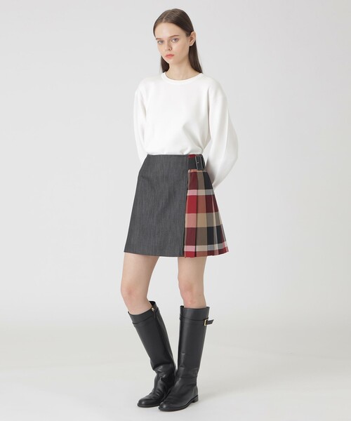 BLUE LABEL CRESTBRIDGE(ブルーレーベルクレストブリッジ)の「スラブシャンブレーデニムミニスカート(スカート・レディース・ダークネイビー/ベージュ/ブルー系その他4・38/36)」の4枚目の写真