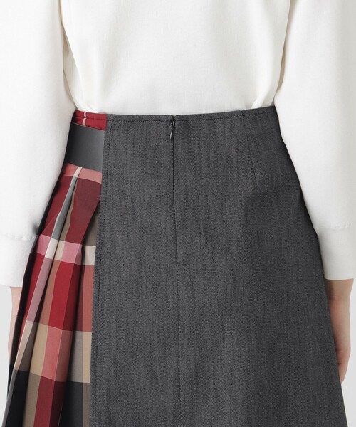 BLUE LABEL CRESTBRIDGE(ブルーレーベルクレストブリッジ)の「スラブシャンブレーデニムミニスカート(スカート・レディース・ダークネイビー/ベージュ/ブルー系その他4・38/36)」の8枚目の写真