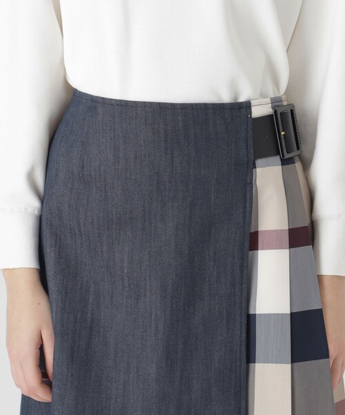 BLUE LABEL CRESTBRIDGE(ブルーレーベルクレストブリッジ)の「スラブシャンブレーデニムミニスカート(スカート・レディース・ダークネイビー/ベージュ/ブルー系その他4・38/36)」の14枚目の写真