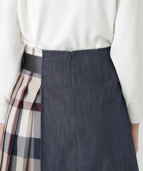 BLUE LABEL CRESTBRIDGE(ブルーレーベルクレストブリッジ)の「スラブシャンブレーデニムミニスカート(スカート・レディース・ダークネイビー/ベージュ/ブルー系その他4・38/36)」の15枚目の写真