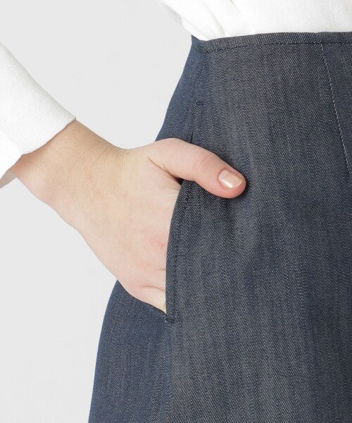 BLUE LABEL CRESTBRIDGE(ブルーレーベルクレストブリッジ)の「スラブシャンブレーデニムミニスカート(スカート・レディース・ダークネイビー/ベージュ/ブルー系その他4・38/36)」の16枚目の写真