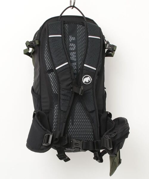 Mammut(マムート)の「【女性用15Lサイズ】リチウム 15 ウィメンズ / Lithium 15 Women / バックパック(バックパック/リュック・レディース・カーキ/アイボリー/レッド・15L)」の4枚目の写真