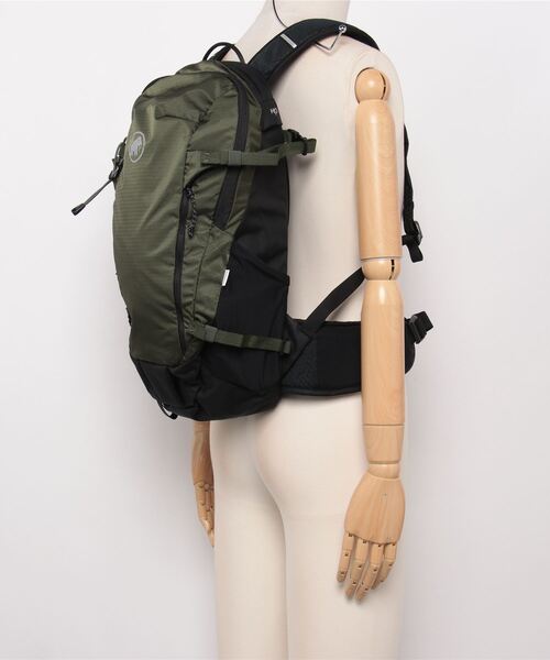 Mammut(マムート)の「【女性用15Lサイズ】リチウム 15 ウィメンズ / Lithium 15 Women / バックパック(バックパック/リュック・レディース・カーキ/アイボリー/レッド・15L)」の7枚目の写真