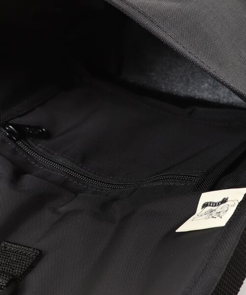 Manhattan Portage（マンハッタンポーテージ）の「Manhattan Portage/マンハッタンポーテージ ショルダーバッグ Nylon Messenger Bag Flap Zipper Pocket TOM＆JERRY 85TH MP1603FZPTJ（ショルダーバッグ・メンズ・ブラック×レッド・FREE）」の4枚目の写真
