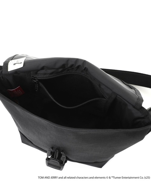 Manhattan Portage（マンハッタンポーテージ）の「Manhattan Portage/マンハッタンポーテージ ショルダーバッグ Nylon Messenger Bag Flap Zipper Pocket TOM＆JERRY 85TH MP1603FZPTJ（ショルダーバッグ・メンズ・ブラック×レッド・FREE）」の11枚目の写真
