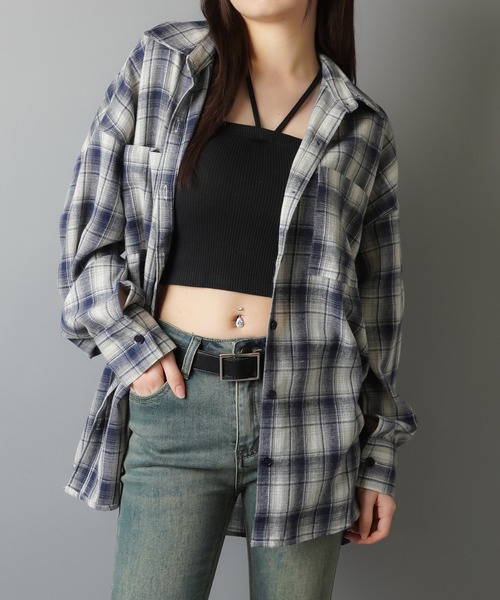 SPINNS（スピンズ）の「オーバーサイズビッグチェックシャツ（シャツ/ブラウス・レディース・ブラック/ブラウン/ネイビー・ONESIZE）」の3枚目の写真