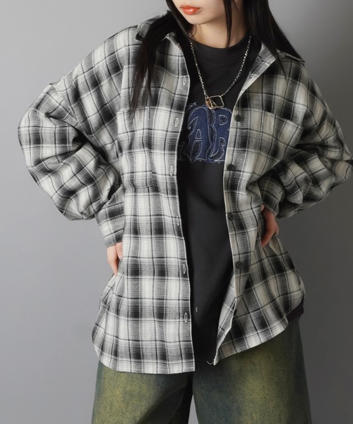 SPINNS（スピンズ）の「オーバーサイズビッグチェックシャツ（シャツ/ブラウス・レディース・ブラック/ブラウン/ネイビー・ONESIZE）」の5枚目の写真