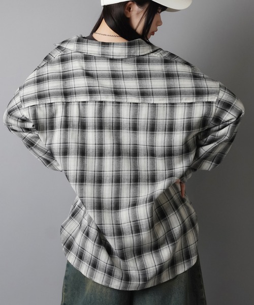 SPINNS（スピンズ）の「オーバーサイズビッグチェックシャツ（シャツ/ブラウス・レディース・ブラック/ブラウン/ネイビー・ONESIZE）」の15枚目の写真