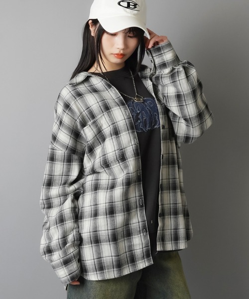 SPINNS（スピンズ）の「オーバーサイズビッグチェックシャツ（シャツ/ブラウス・レディース・ブラック/ブラウン/ネイビー・ONESIZE）」の14枚目の写真