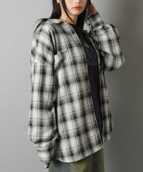 SPINNS（スピンズ）の「オーバーサイズビッグチェックシャツ（シャツ/ブラウス・レディース・ブラック/ブラウン/ネイビー・ONESIZE）」の6枚目の写真