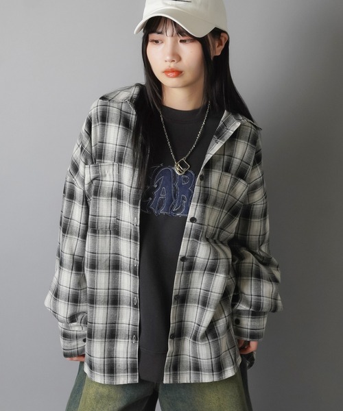 SPINNS（スピンズ）の「オーバーサイズビッグチェックシャツ（シャツ/ブラウス・レディース・ブラック/ブラウン/ネイビー・ONESIZE）」の13枚目の写真