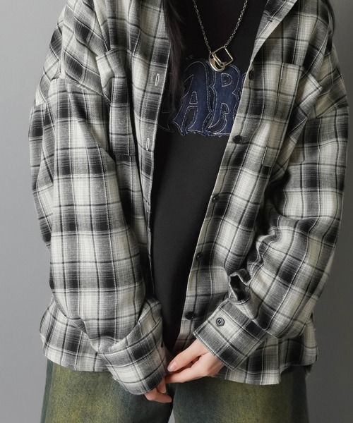 SPINNS（スピンズ）の「オーバーサイズビッグチェックシャツ（シャツ/ブラウス・レディース・ブラック/ブラウン/ネイビー・ONESIZE）」の16枚目の写真