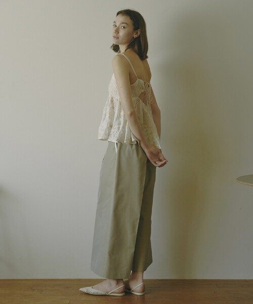 Firsthand(ファーストハンド)の「Firsthand/ファーストハンド コード刺繍チュールキャミソールトップス(キャミソール・レディース・オフホワイト/ブラック・FREE)」の6枚目の写真