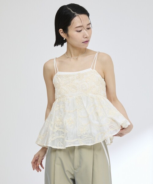 Firsthand(ファーストハンド)の「Firsthand/ファーストハンド コード刺繍チュールキャミソールトップス(キャミソール・レディース・オフホワイト/ブラック・FREE)」の18枚目の写真