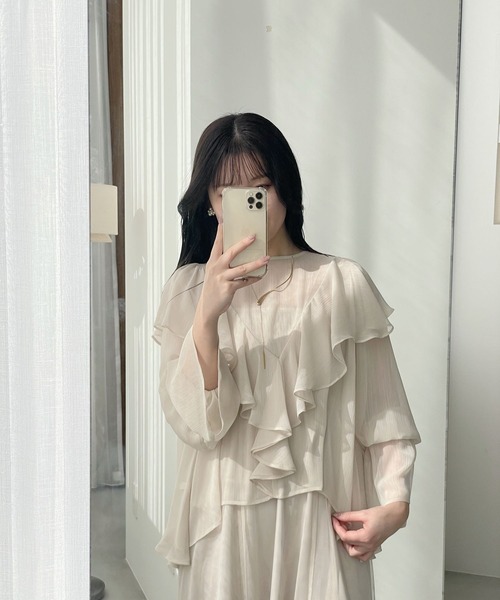 mysty woman（ミスティウーマン）の「【MiO企画】楊柳フリルブラウス2 329022（シャツ/ブラウス・レディース・オフホワイト/ブルー/ブラック/ライトピンク・FREE）」の7枚目の写真