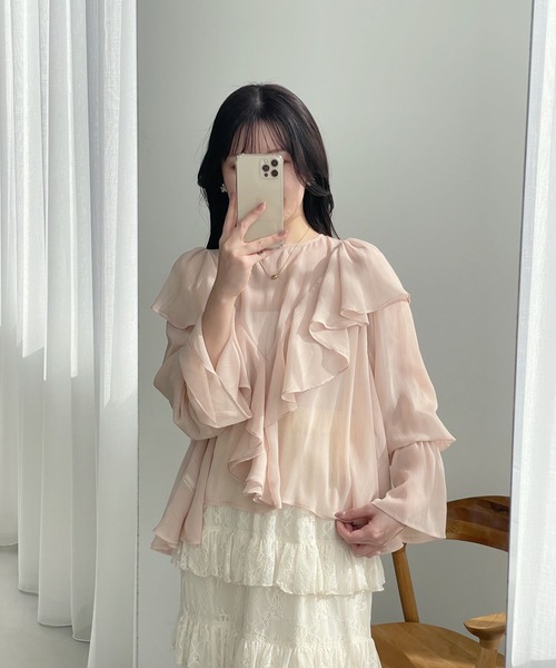 mysty woman（ミスティウーマン）の「【MiO企画】楊柳フリルブラウス2 329022（シャツ/ブラウス・レディース・オフホワイト/ブルー/ブラック/ライトピンク・FREE）」の17枚目の写真