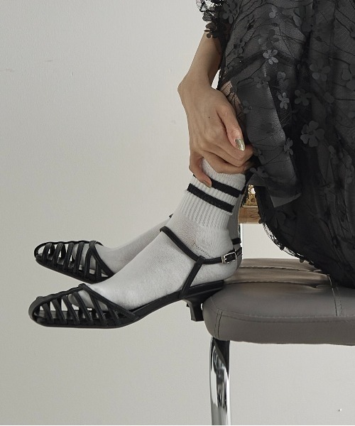 THE YOn（ザヨン）の「グルカミュールサンダル（サンダル・レディース・レッド/アイボリー/ブラック・37/38/39）」の2枚目の写真